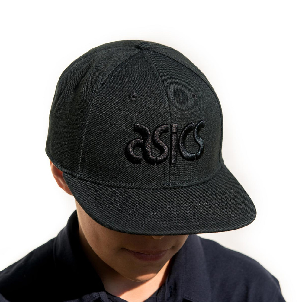 Asics snap back training cap in black.